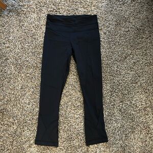 Lululemon black cropped legging